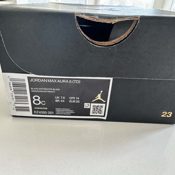 New Jordan black kids 8 c ( final sale no return ) - Picture 6 of 6